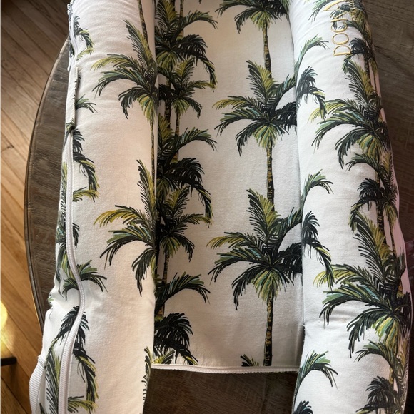 DOCK A TOT Deluxe (with Palm Tree Print) EUC no pets and TWO additional covers - Picture 2 of 2